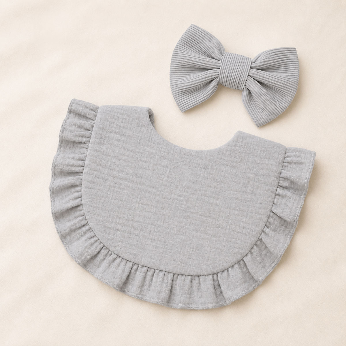 Bavoir à volants & bandeau