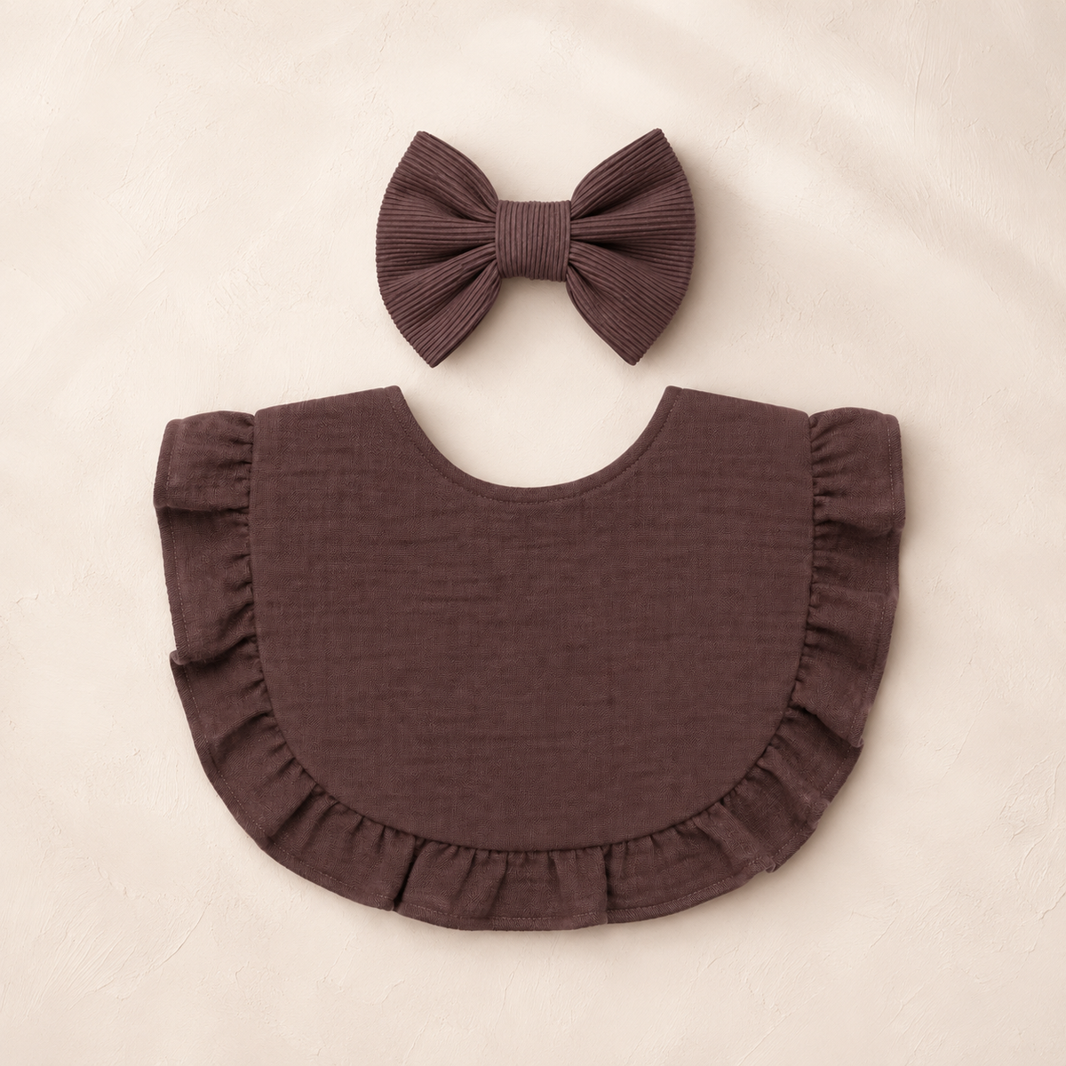 Bavoir à volants & bandeau